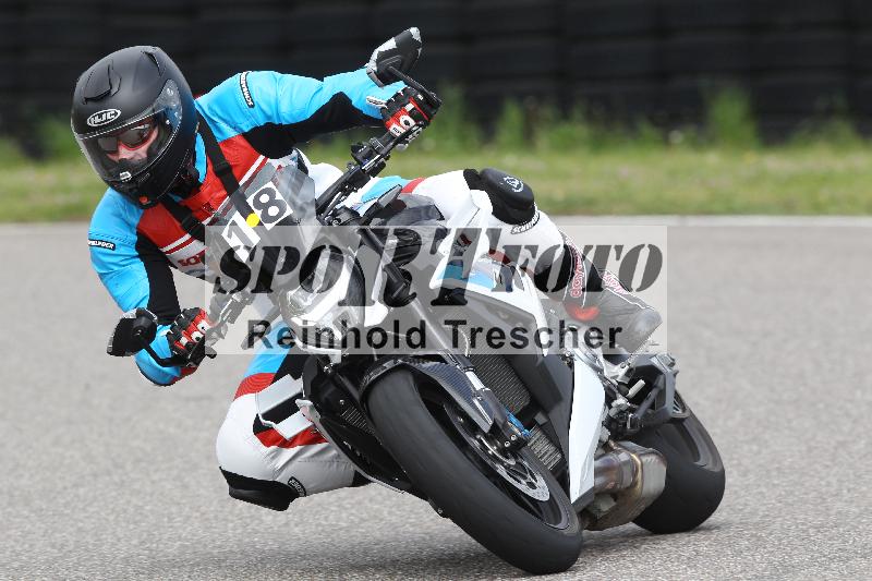 Archiv-2025/10 23.04.2025 Cornu Master School ADR/rot-rouge/18